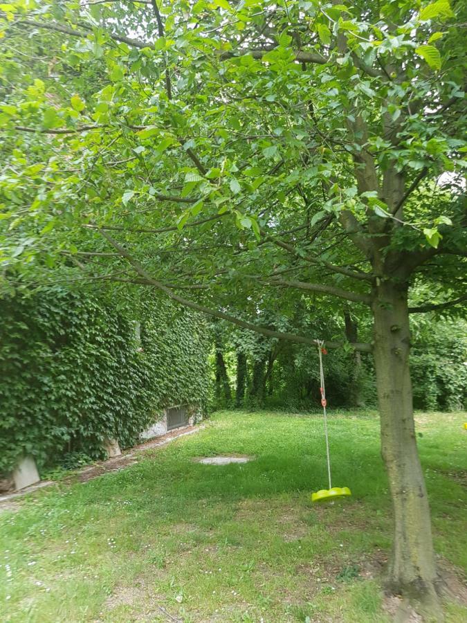 Le Case Nel Bosco Vanzago Exterior photo